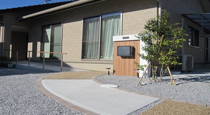 ナチュラルテイストなオープンエクステリア