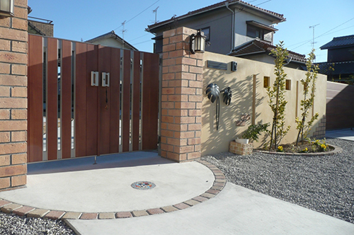 重さを抑えた門扉